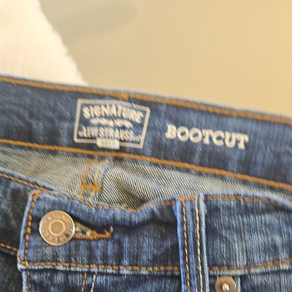 Levi's Blue Bootcut Jeans for Men - Picture 8 of 14